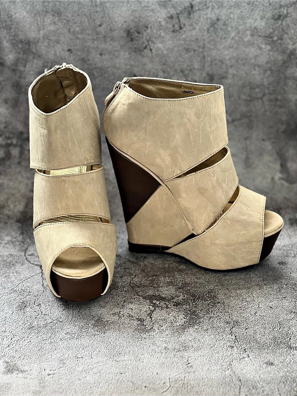 HTF ShoeDazzle Vianca Tan Wedge Booties US 9 Like New with Box